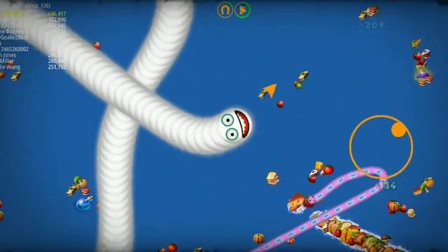 #di Rumah Aja LIBIE MAIN GAME CACING