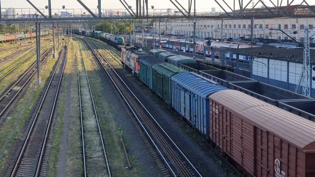 прибытие грузового под 2ТЭ10У-0161 в парк отправления Люблино, Иволги и ВЛ10-1660 смотреть онлайн