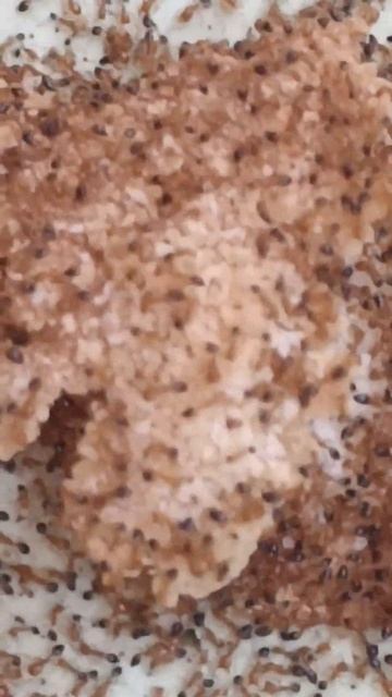 Ant eating Biscuits смотреть онлайн