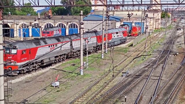 КУЧА ТЕПЛОВОЗОВ И ЭЛЕКТРОВОЗОВ! Веерное депо. смотреть онлайн