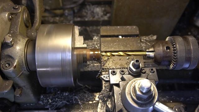 Slapping A Crystal To Generate Electricity смотреть онлайн