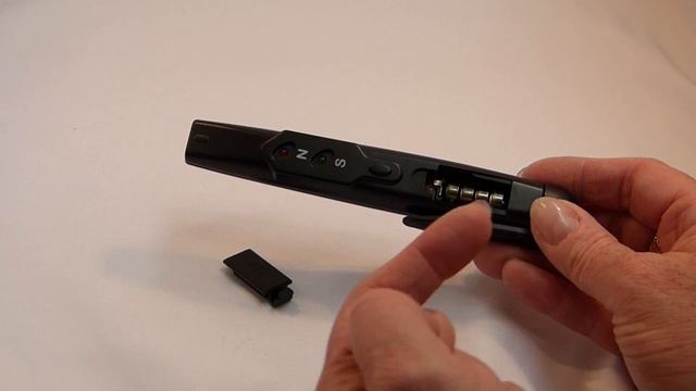Changing the batteries in Guy's Magnets electronic pole tester.MTS смотреть онлайн