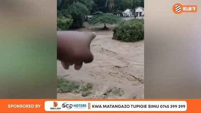 MAFURIKO DAR, TAZAMA MVUA ZA DAR LEO MAJI YAFURIKA JUU YA BARABARA смотреть онлайн