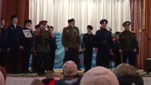 Фрагмент выступления народного ансамбля казачьей песни "Иверень". Выездной концерт в с. Инкино. смотреть онлайн