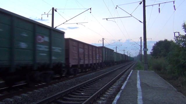 ВЛ80К-722 с грузовым поездом и толкач ВЛ80К-625 смотреть онлайн