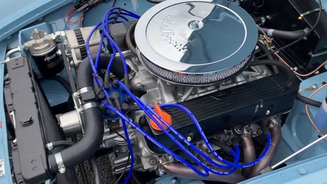 MGB V8 engine bay Iris Blue смотреть онлайн