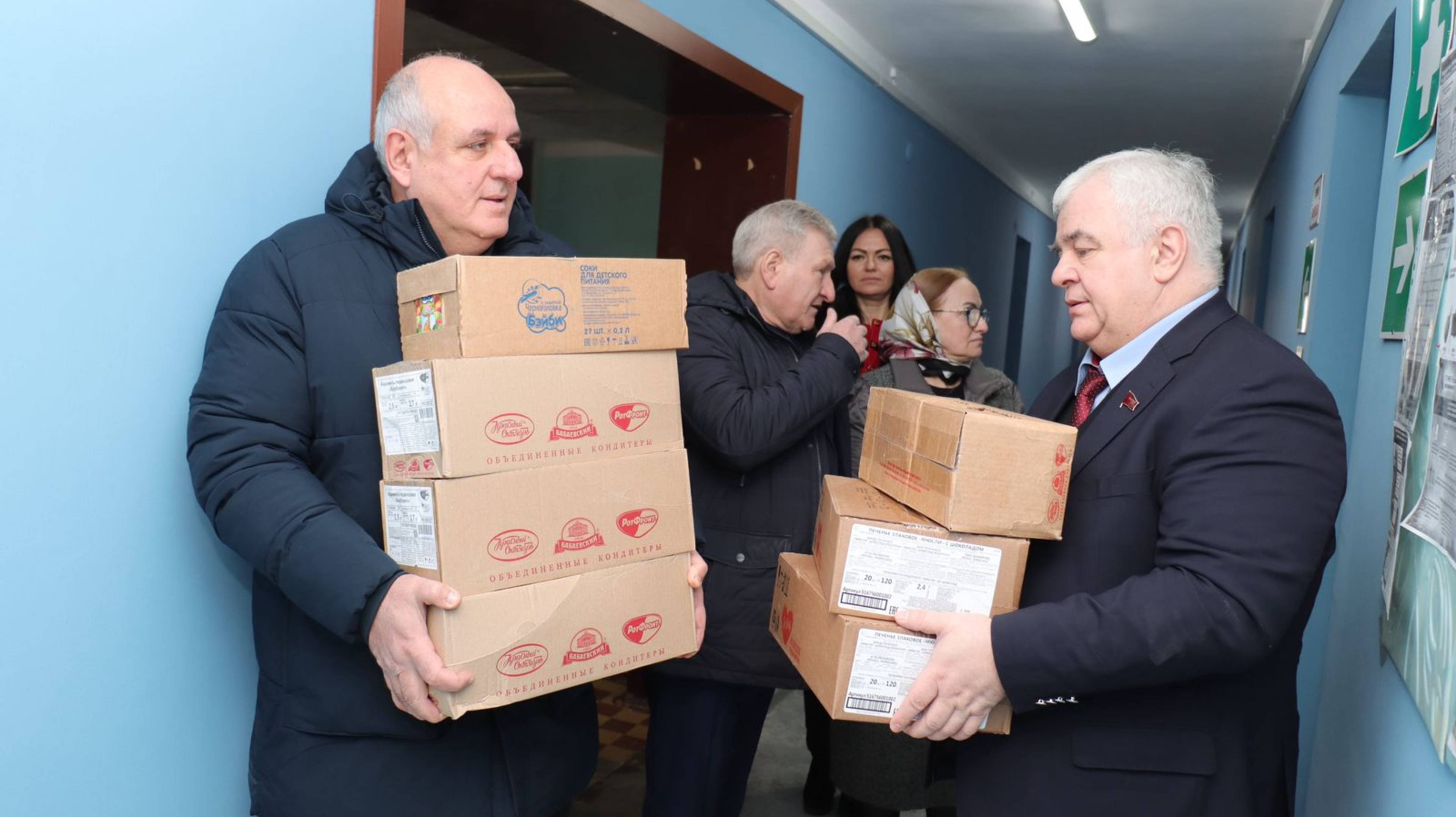 Делегация КПРФ во главе с Казбеком Тайсаевым работает на Донбассе