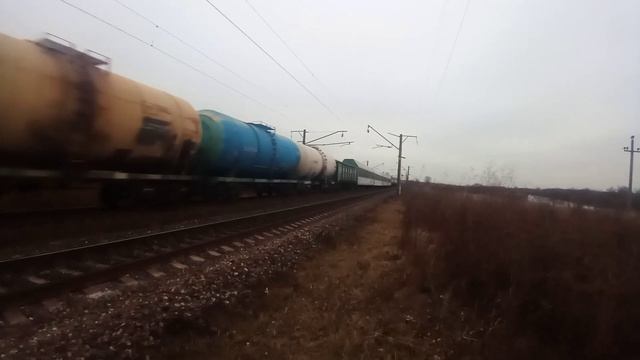Электровоз 3ЭС5К-687 "Ермак" со смешанным грузовым поездом следует по осеннему Транссибу на скорост смотреть онлайн