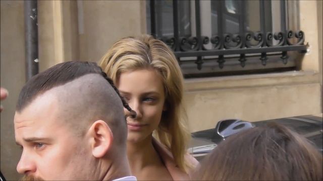 VIDEO Lili REINHART with Fans / Riverdale @ Paris 31 march 2018 / mars / Betty Cooper смотреть онлайн