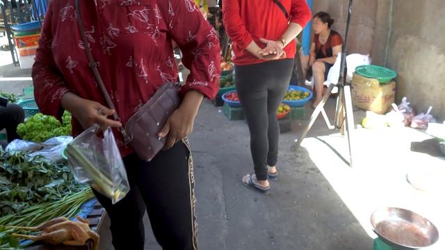 Cambodian Lively Market @ Boeng Tompun - Steamed Horse Mackerel, Prawn , Avocado, Raw Meat, & More