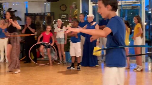 Hula hoop contest смотреть онлайн