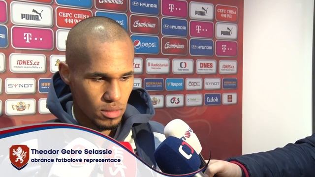 Theodor Gebre Selassie a Daniel Pudil před zápasem se Švédskem смотреть онлайн