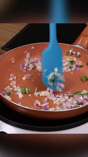 Creamy chicken breast in white sauce. One pot, easy and economical. смотреть онлайн