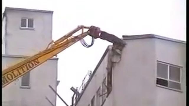 Machine eat house! Машина «пообедала» домом! www vertikalnet ru смотреть онлайн
