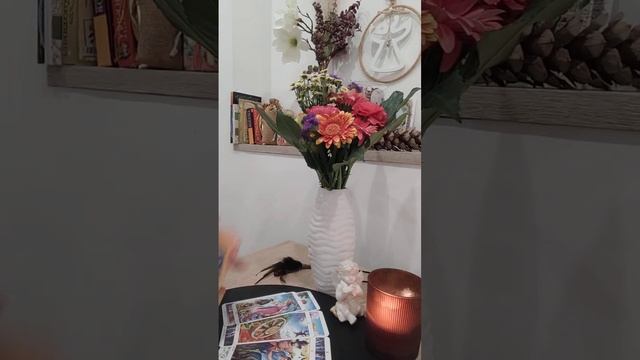 ЧТО ОН ДУМАЕТ ОБО МНЕ? РАСКЛАД ТАРО ДЛЯ ЖЕНЩИН смотреть онлайн