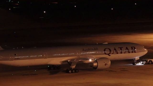 FULL QATAR AIRWAYS 777-300ER PUSH BACK AND ENGINE START