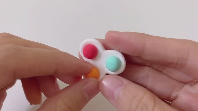 Поделка из пластилина - Изготовление из пластилина Pop It смотреть онлайн