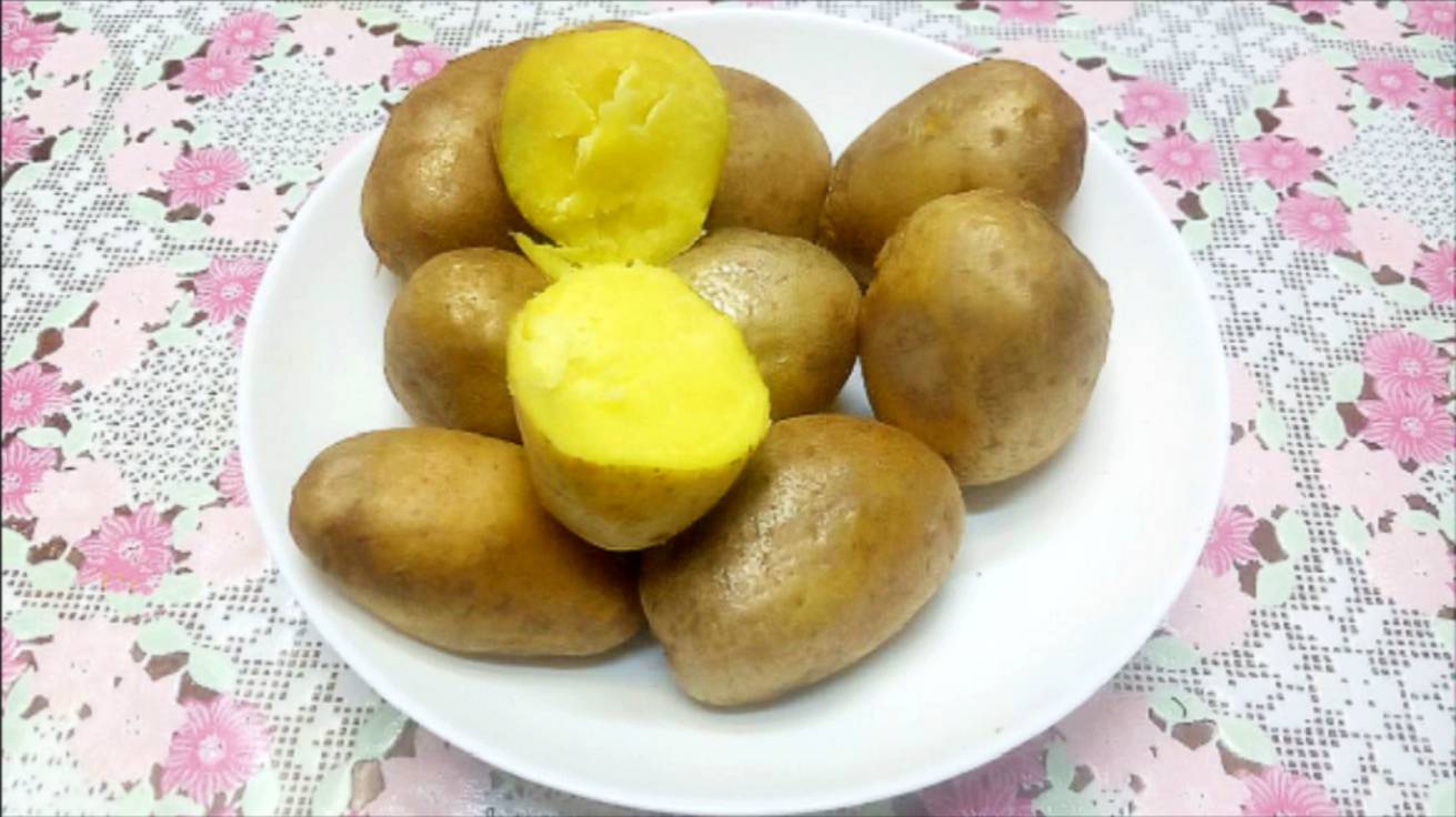 Картофель в мундире в микроволновке! Готовится за несколько минут! смотреть онлайн