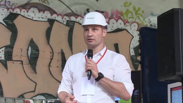 Кличко: Ми налаштовані повернути басейн «Чайка» у власність громади і реконструювати його