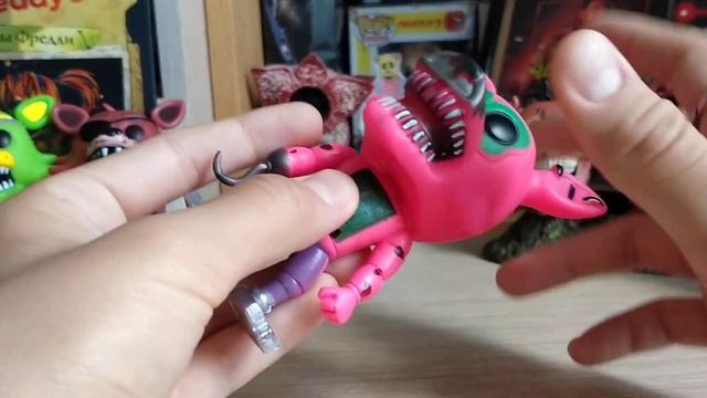 обзор на фигурку по игре пять ночей у Фредди чёрный свет