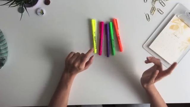 WHAT'S IN MY PENCIL CASE смотреть онлайн