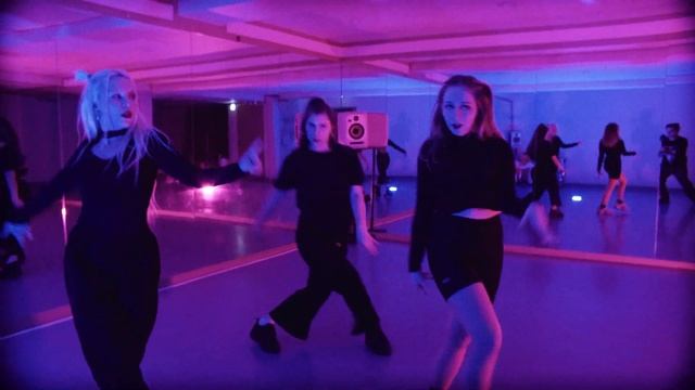 Vyzee - SOPHIE // Eileen Vollert Choreography