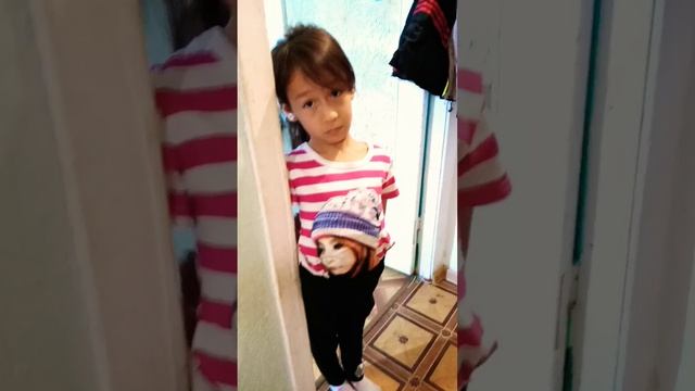 1 Часть когда я принесла котёнка домой но мама меня поругалась ждите вторую часть смотреть онлайн