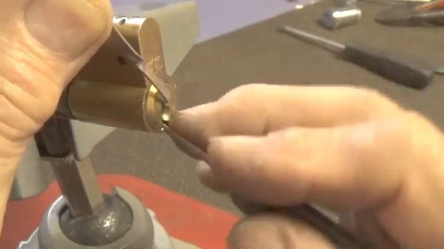 (200) From Coplock GE GE Euro 5 Pin SPP'D and Medeco shown to Coplock смотреть онлайн