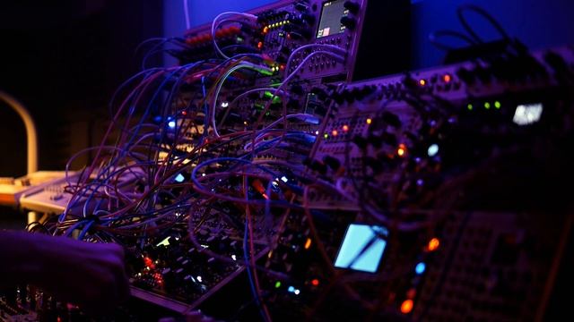 State Azure 'Oracle' Ambient Modular Performance (Braids, Morphagene, E370, Una Corda) смотреть онлайн