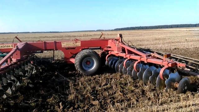 Дисковая борона Дископак-6 с гусенечным МТЗ смотреть онлайн