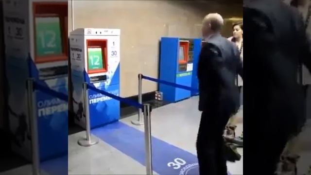 Ticket Push Ups at Russia Moscow Metro смотреть онлайн