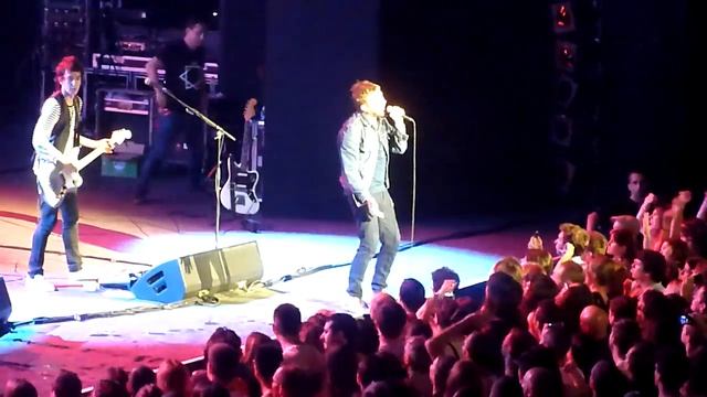 Damon Albarn live Lyon Nuits de Fourvière France 2014 (Kids With Guns) смотреть онлайн