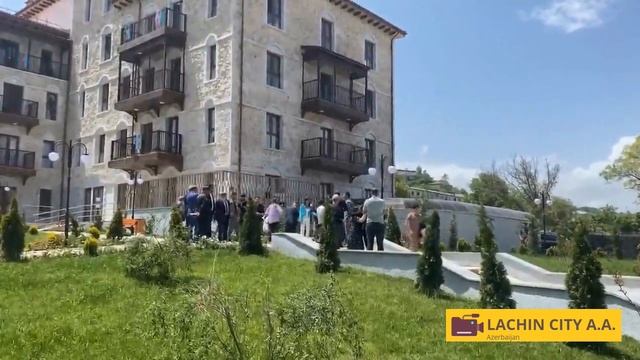 Şuşaya dönən sakinlərə evlərinin açarları təhvil verlidi.Kövrək anlar. смотреть онлайн