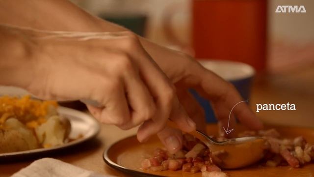 Papas aplastadas gratinadas con queso cheddar y panceta - Cocina de Ideas ATMA смотреть онлайн