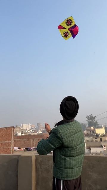 Flying Pakistani 3 Tawa Kite🔥 #pakistanikites #monofilgold #monofil#kiteflying #kite #viral смотреть онлайн