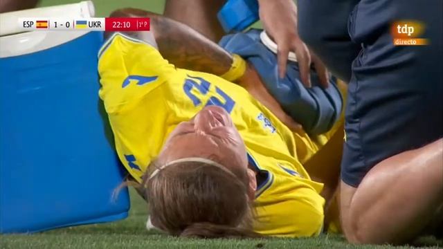 It hurts girls, too/女でも痛い! (Female Nut Shots 女金蹴り/マン的 ) - Soccer Ball Low Blow смотреть онлайн