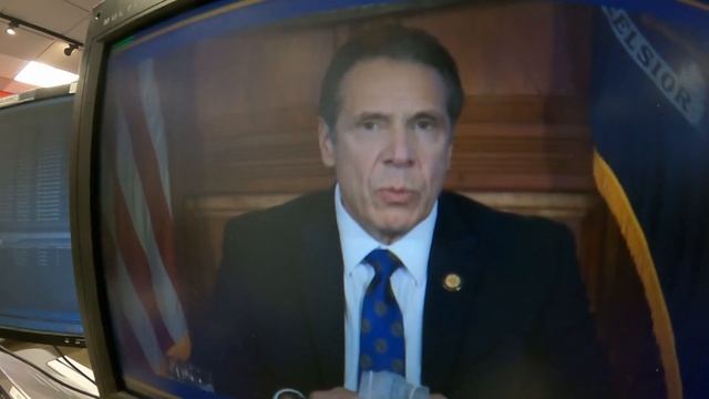 Cuomo rapid blinking and Face Mask Handling December 18, 2020 смотреть онлайн