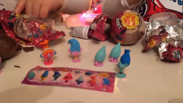 ТРОЛЛИ ИЗ шоколадных шаров Чупа Чупс,TROLLS Choco BALLS. смотреть онлайн