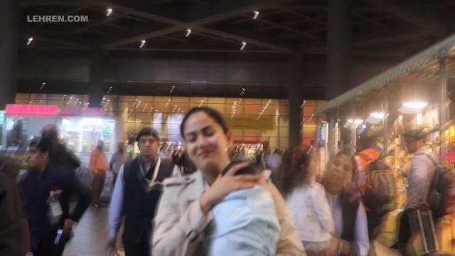 Mira Rajput Returns To Mumbai With Kids Misha & Zain After Mini Vacation In Delhi | LehrenTV смотреть онлайн