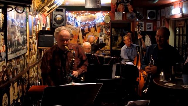 Reg Keirle and Swing Parade.."Drop Me Off In Harlem" смотреть онлайн