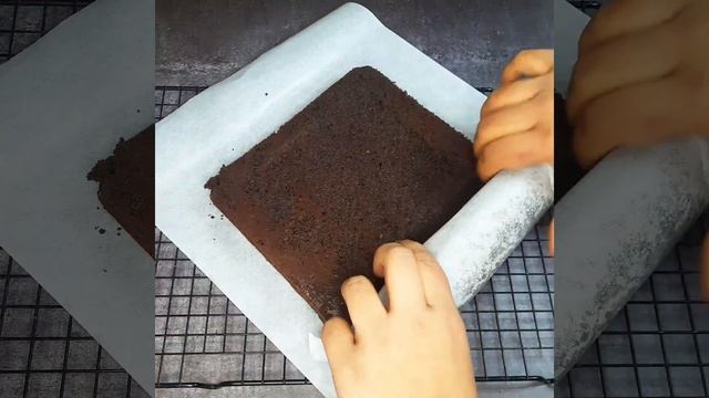 Chocolate swiss roll | How to make chocolate swiss roll cake | chocolate swiss roll easy recipe смотреть онлайн