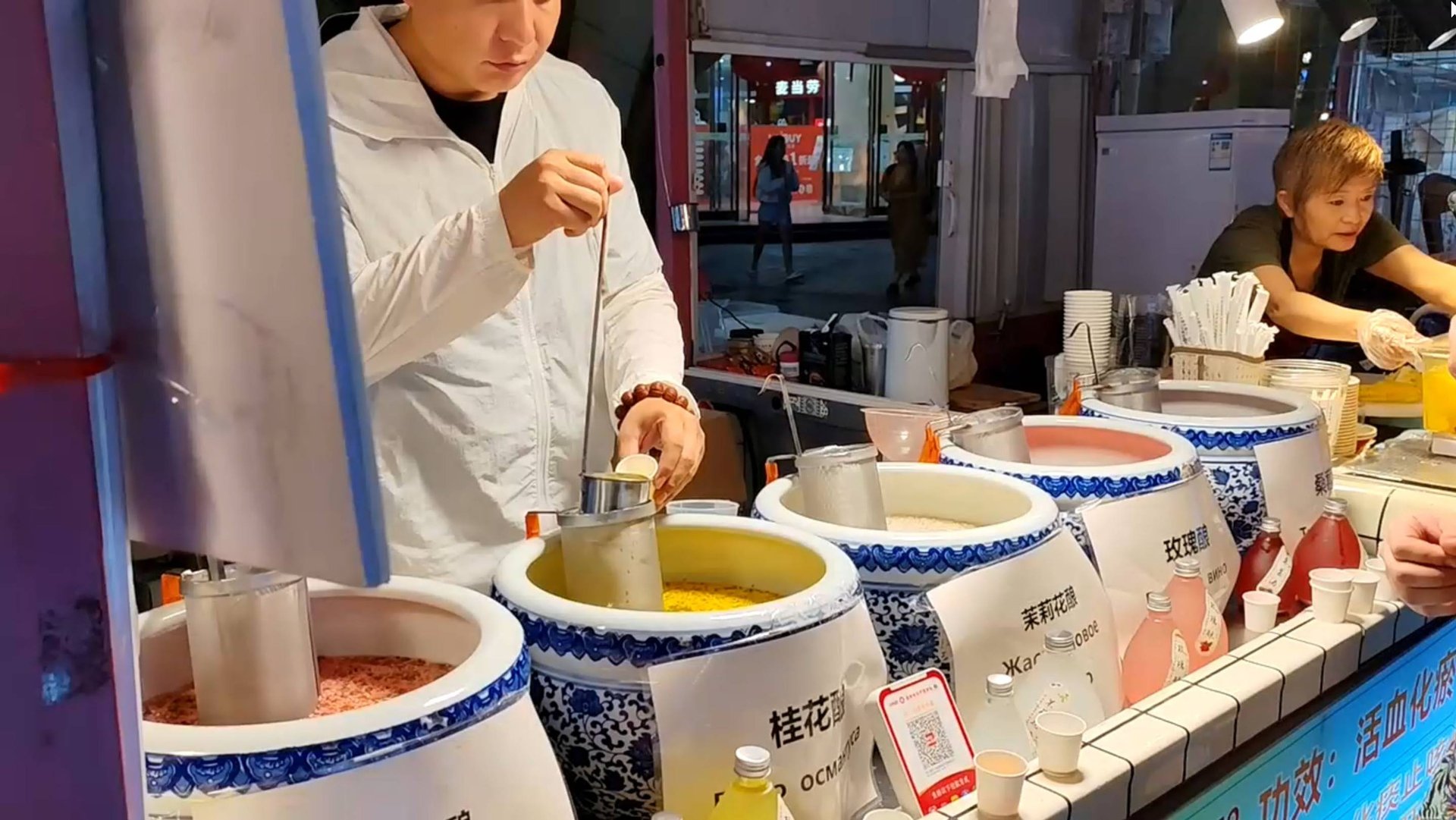 Санья.Вечерний рынок еды напротив Т.Ц.Ананас