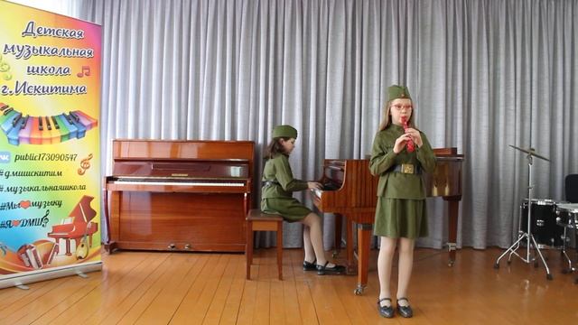 Никитина Ксения 9 лет и Никитина Кристина 11 лет
