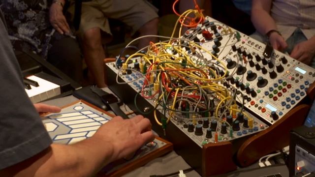 Blue Helix on the Buchla 200e смотреть онлайн