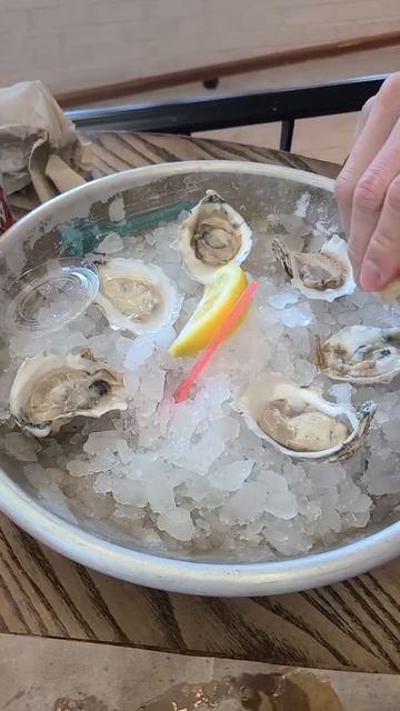 Great lunch - half dozen oysters, high protein grilled fish, potatoes, natural spring water #shorts смотреть онлайн