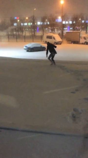 Мой друг кувыркается в снегу. ШОК!!! смотреть онлайн