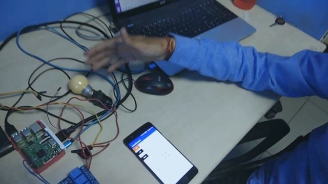 Remotely Controlling Bulb Using AWS-IoT and Raspberry Pi смотреть онлайн