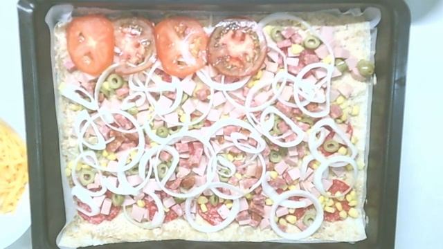 После такой вкусной и сытной пиццы уже никогда не будете заказывать её в пиццерии. смотреть онлайн
