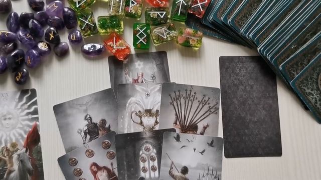 Какие у него планы на вас? Нужны ли вы ему? Онлайн расклад. Расклад Таро смотреть онлайн