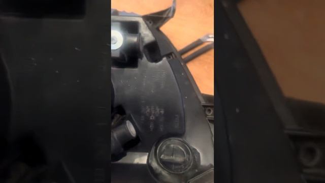 Слетел зеркальный отражатель фары газель Некст пришлось демонтировать и ставить на место смотреть онлайн